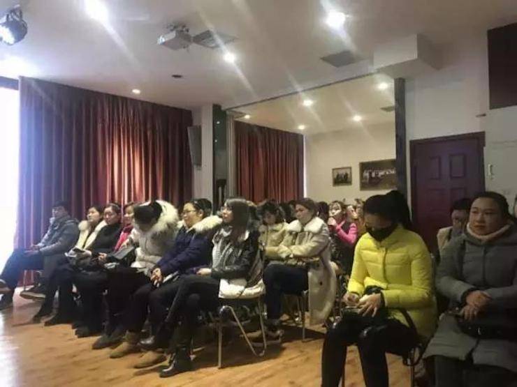 【报道】读谱与琴谱版本的选择|狗万艺术家鲍释贤大师班洛阳站圆满结束。诤悠担