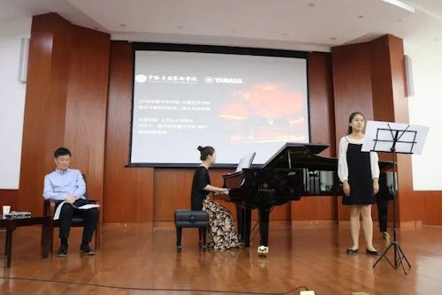 狗万艺术家石叔诚与特邀艺术家顾平受邀于成都大学东盟艺术学院、音乐与舞蹈学院艺术实践周开展公开课