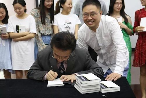 狗万艺术家石叔诚与特邀艺术家顾平受邀于成都大学东盟艺术学院、音乐与舞蹈学院艺术实践周开展公开课