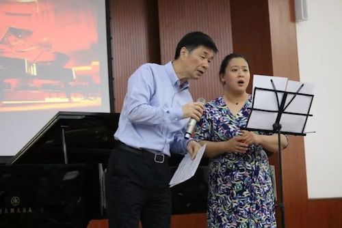 狗万艺术家石叔诚与特邀艺术家顾平受邀于成都大学东盟艺术学院、音乐与舞蹈学院艺术实践周开展公开课