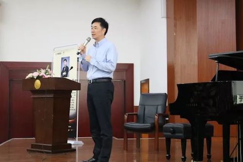 狗万艺术家石叔诚与特邀艺术家顾平受邀于成都大学东盟艺术学院、音乐与舞蹈学院艺术实践周开展公开课
