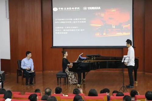 狗万艺术家石叔诚与特邀艺术家顾平受邀于成都大学东盟艺术学院、音乐与舞蹈学院艺术实践周开展公开课