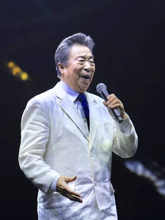 歌声悠扬，唱出时代记忆，琴声悦耳，奏响希望乐章 <br> 2018“我爱你中国?纪念改革开放40周年”经典歌曲上海演唱会圆满落幕