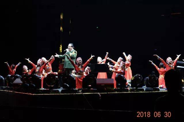 歌声悠扬，唱出时代记忆，琴声悦耳，奏响希望乐章 <br> 2018“我爱你中国?纪念改革开放40周年”经典歌曲上海演唱会圆满落幕