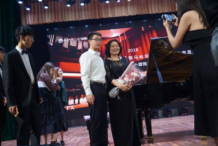张芳、冯子祥钢琴音乐会
