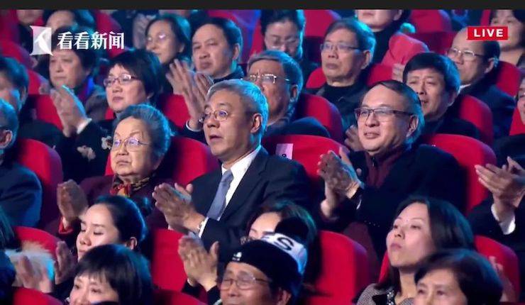 主持界泰斗叶惠贤力赞狗万未来艺术家刘明康：“很难相信，这么悠扬的琴声出自一位自闭症少年的手里！”