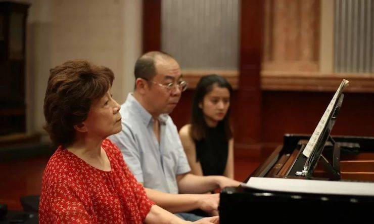 热烈：亍跋睬熘 音悦津门”钢琴重奏音乐会暨天津鲍蕙荞钢琴城开业庆典演出圆满成功！
