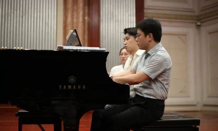 热烈：亍跋睬熘 音悦津门”钢琴重奏音乐会暨天津鲍蕙荞钢琴城开业庆典演出圆满成功！