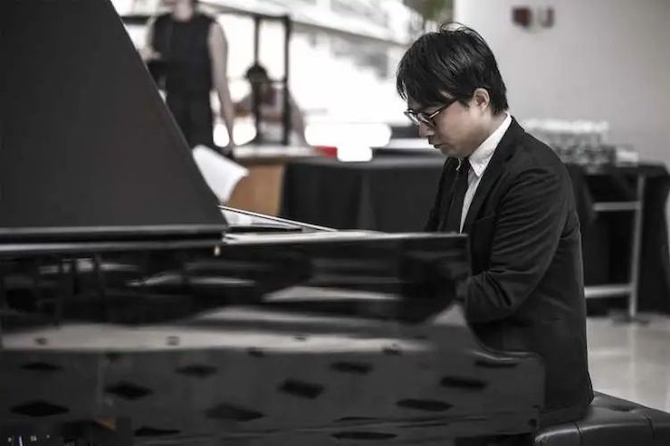 宋思衡的“宅抗疫” | 挑战主播、筹集口罩、闭关作曲，这位取消了20场演出的钢琴家原来这么忙！